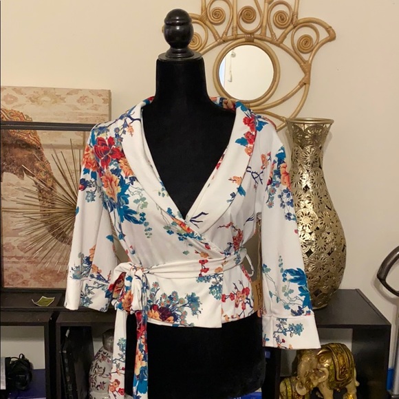 Gorgeous wrap shirt - Picture 1 of 3